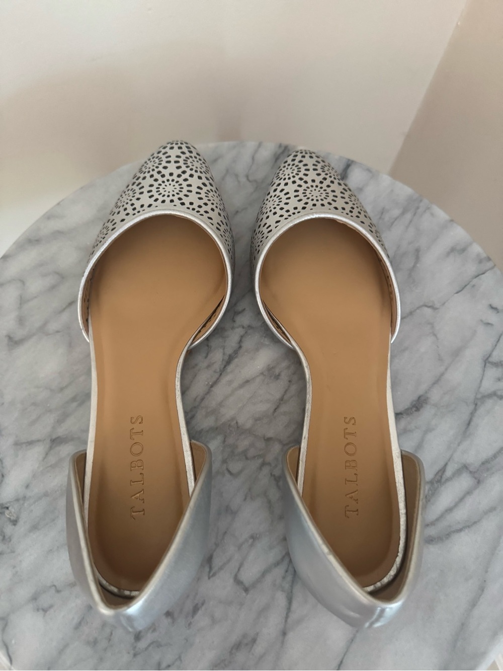 Talbots Leather D’Orsay Flats Women’s Size 7 Silver Perforated Pointed Toe - Picture 7 of 10